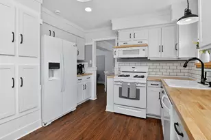 1542 Castlewood Dr, Wheaton, IL 60189 - Photo 7