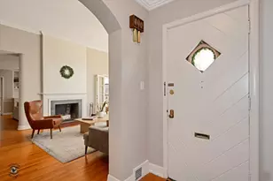 10025 S Hamilton Ave, Chicago, IL 60643 - Photo 5