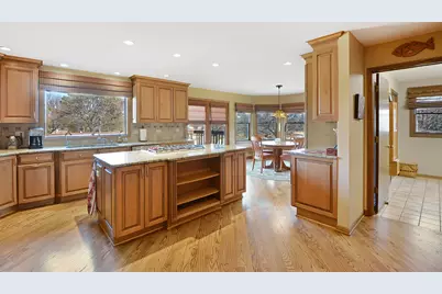 21 N Highview Circle, Hawthorn Woods, IL 60047 - Photo 11