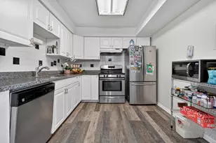 605 Limerick Ln, Schaumburg, IL 60193 - Photo 5