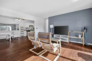 605 Limerick Ln, Schaumburg, IL 60193 - Photo 9