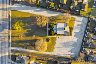 8450 N Shermer Rd, Niles, IL 60714 - Photo 3