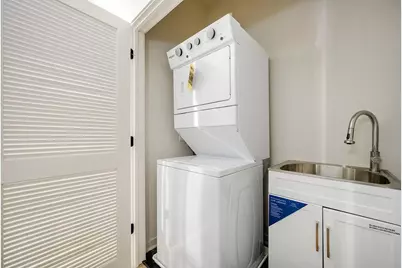 4181 W Belmont Avenue #102, Chicago, IL 60641 - Photo 9