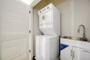 4181 W Belmont Ave, Chicago, IL 60641 - Photo 9