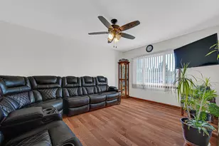 327 Emery Ave, Romeoville, IL 60446 - Photo 3