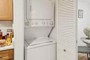 945 W Gordon Terrace, Chicago, IL 60613 - Photo 11