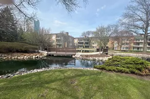 1 Oak Brook Club Dr, Oak Brook, IL 60523 - Photo 29