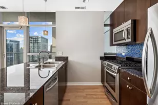 [Address not provided], Chicago, IL 60654 - Photo 5