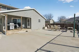 955 E 4th St, Coal City, IL 60416 - Photo 35