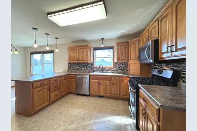 366 Centerpoint Drive S, Bourbonnais, IL 60914 - Photo 9