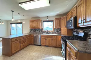 366 Centerpoint Dr S, Bourbonnais, IL 60914 - Photo 9