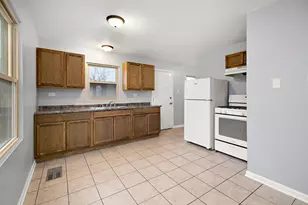 310 Nassau St, Park Forest, IL 60466 - Photo 7