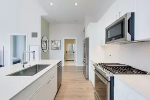 14 W Superior St, Chicago, IL 60654 - Photo 9