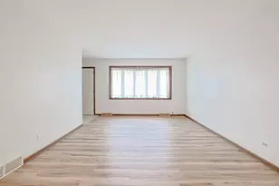 961 Dearborn Cir, Carol Stream, IL 60188 - Photo 3