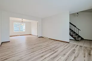 961 Dearborn Cir, Carol Stream, IL 60188 - Photo 5