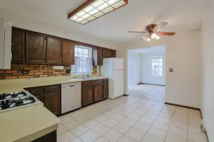 961 Dearborn Cir, Carol Stream, IL 60188 - Photo 11