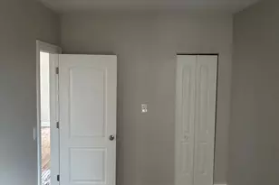 8356 S Mackinaw Ave, Chicago, IL 60617 - Photo 5