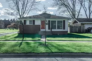 123 Woodland Rd, Libertyville, IL 60048 - Photo 1