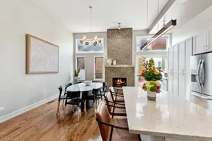 1527 W Pearson St, Chicago, IL 60642 - Photo 5