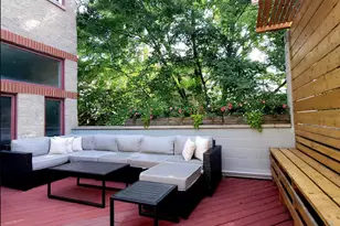 1527 W Pearson St, Chicago, IL 60642 - Photo 35