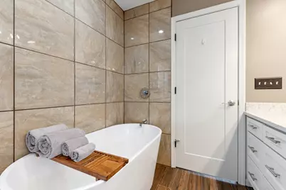 1527 W Pearson Street, Chicago, IL 60642 - Photo 21