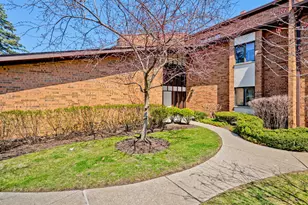 1039 Deerfield Pl, Highland Park, IL 60035 - Photo 1