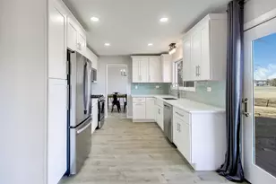 421 N Ashbury Ave, Bolingbrook, IL 60440 - Photo 5