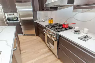 650 N Morgan St, Chicago, IL 60642 - Photo 11