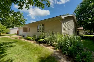 2707 Worcester Dr, Champaign, IL 61821 - Photo 5