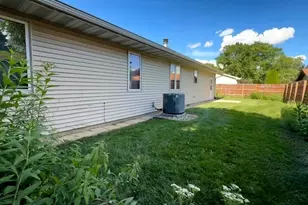 2707 Worcester Dr, Champaign, IL 61821 - Photo 17