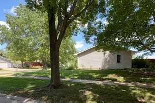 2707 Worcester Dr, Champaign, IL 61821 - Photo 9