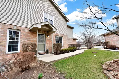 843 Rosebud Court #843, Roselle, IL 60172 - Photo 3