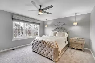 843 Rosebud Ct, Roselle, IL 60172 - Photo 17