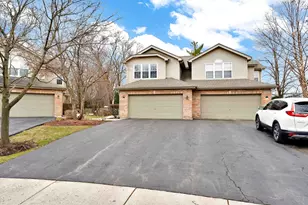 843 Rosebud Ct, Roselle, IL 60172 - Photo 1