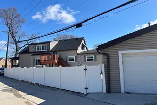 7813 W 65th Pl, Bedford Park, IL 60501 - Photo 3