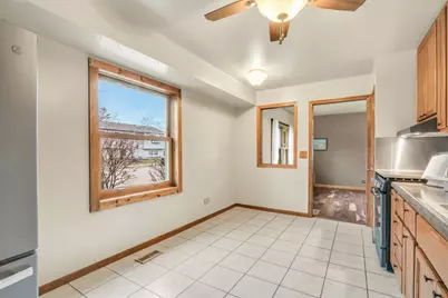 3861 Sutherland Drive, Park City, IL 60085 - Photo 9