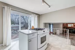 1651 W Goldengate Dr, Addison, IL 60101 - Photo 9