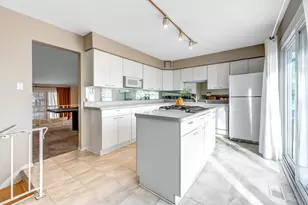 1651 W Goldengate Dr, Addison, IL 60101 - Photo 7