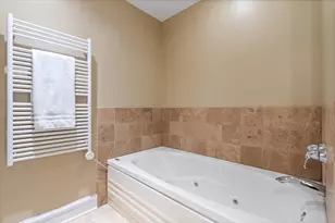 800 W Cornelia Ave, Chicago, IL 60657 - Photo 17