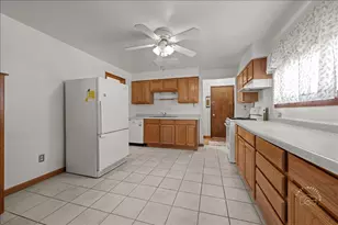 611 Pierce St, Aurora, IL 60505 - Photo 7