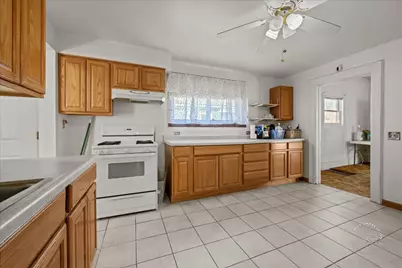 611 Pierce Street, Aurora, IL 60505 - Photo 9