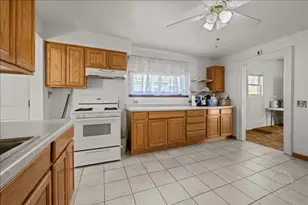 611 Pierce St, Aurora, IL 60505 - Photo 9