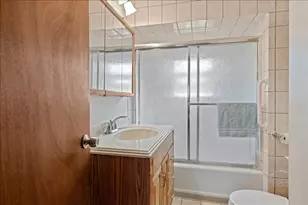 611 Pierce St, Aurora, IL 60505 - Photo 15