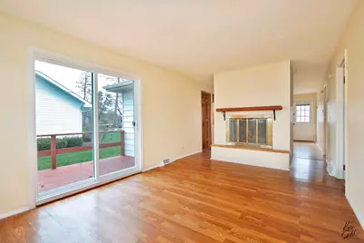 39271 N Lake Avenue, Lake Villa, IL 60046 - Photo 7