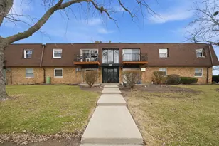 645 Grove Dr, Buffalo Grove, IL 60089 - Photo 1