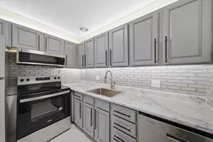 645 Grove Dr, Buffalo Grove, IL 60089 - Photo 5