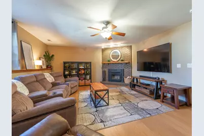 2210 Country Court, Freeport, IL 61032 - Photo 17