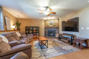 2210 Country Ct, Freeport, IL 61032 - Photo 17