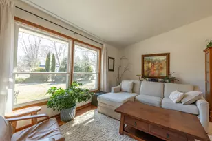 2210 Country Ct, Freeport, IL 61032 - Photo 3