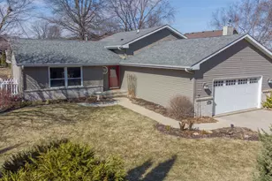 2210 Country Ct, Freeport, IL 61032 - Photo 1
